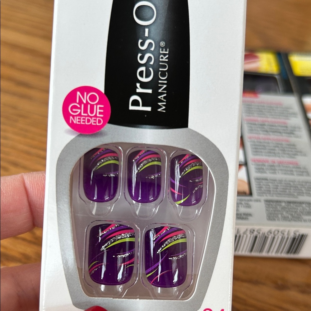 Kiss Purple Press-On Nails Set - Picture 3 of 3